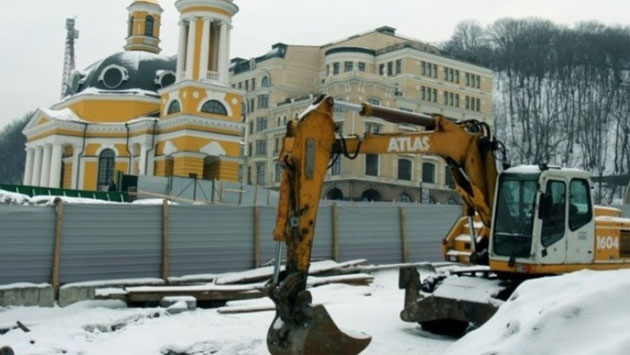 Деньги на реконструкцию Почтовой площади Киева закончились