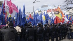 Оппозиция использует соцсети для сбора людей на митинги