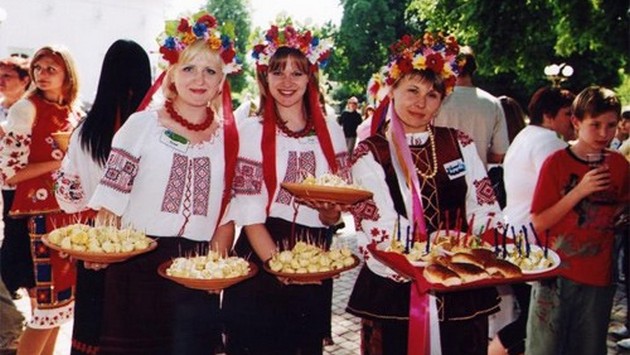 В Полтаве с размахом отмечают Праздник галушки.  +ФОТО