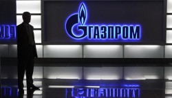 «Газпром» снизил чистую прибыль в 1,6 раза и допускает появление неденежных форм расчетов за газ для Украины