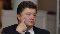 Порошенко высказался по поводу гуманитарного конвоя из России