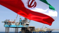 Иран снижает цены на нефть с целью привлечения покупателей из Азии