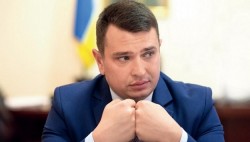 Вкладчики разоренных банков вручили главе НАБУ заявление о совершении преступления руководством Нацбанка