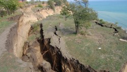 В Одесской области сошел огромный оползень (ФОТО)