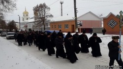 У стен Борзнянской РГА на Черниговщине прошел молебен о прекращении рейдерских захватов храмов УПЦ