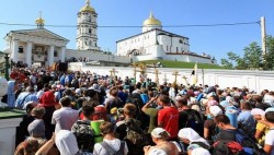 Тысячи верующих из Польши, Беларуси и Украины совершат пешее паломничество в Почаевскую лавру