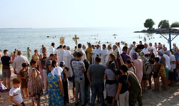 Массовое крещение в водах Днепра состоялось в Никополе