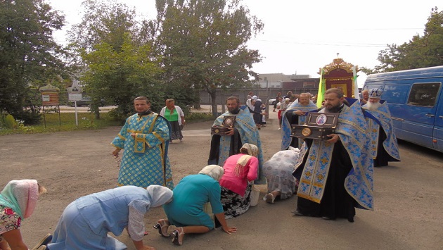 В Луцк привезли чудотворную икону Богородицы «Всецарица» и частички мощей двух почитаемых святых