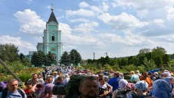 Верующие УПЦ пройдут крестным ходом из Браиловского монастыря в Почаевскую лавру