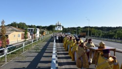 В Чернигове сотни верующих УПЦ крестным ходом отметили  1030-летие крещения своего края