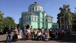 В УПЦ организовали для верующих с инвалидностью паломничество по святыням Юго-Западной Украины