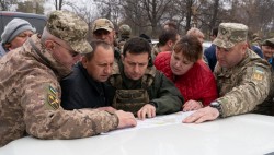 Президент в Золотом поговорил с добровольцами