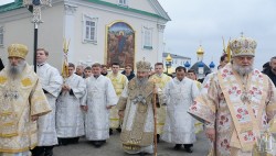 В Почаеве Предстоятель УПЦ молился о мире