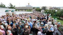 На Тернопольщине тысячи верующих УПЦ прошли крестным ходом по пути перенесения Почаевской иконы