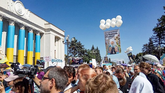 Мы православные и нас не сломить - Более 10 тыс верующих УПЦ возле Верховной Рады требовали встречи с Варфоломеем